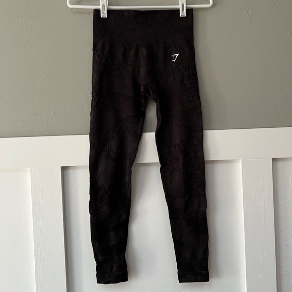 Gymshark Pants - Gymshark Adapt Camo Seamless Leggings in Black/Onyx Grey